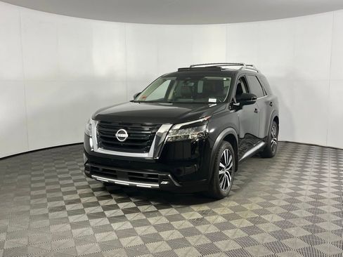 Used 2023 Nissan Pathfinder Platinum w/ Cargo Package image 10