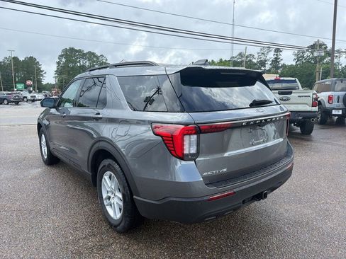 New 2026 Ford Explorer Active RWD image 8