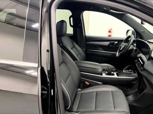 Used 2025 Buick Enclave Preferred FWD image 9