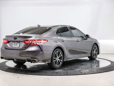 Used 2020 Toyota Camry SE w/ Carpet Mat Package FWD image 4