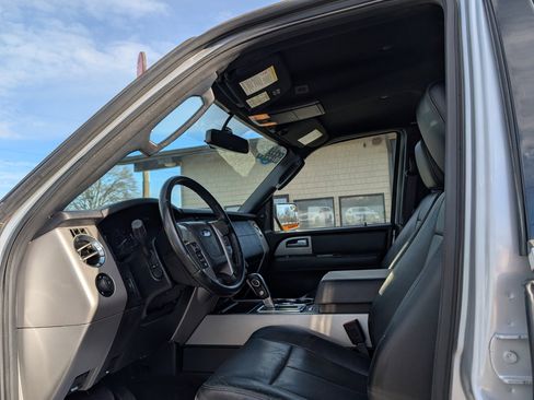 Used 2017 Ford Expedition Limited image 13