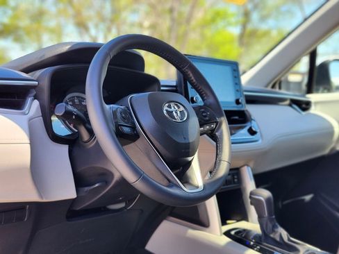 Used 2022 Toyota Corolla Cross LE w/ Moonroof Package AWD/4WD image 19