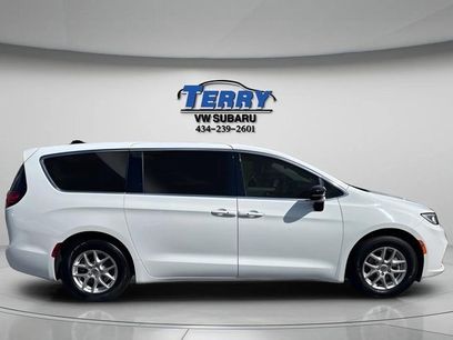 Used 2024 Chrysler Pacifica Touring-L