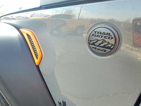 Used 2022 Jeep Gladiator Sport image 38