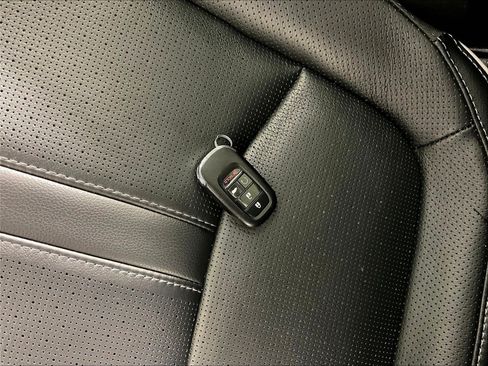 Used 2025 Honda Pilot Elite image 32