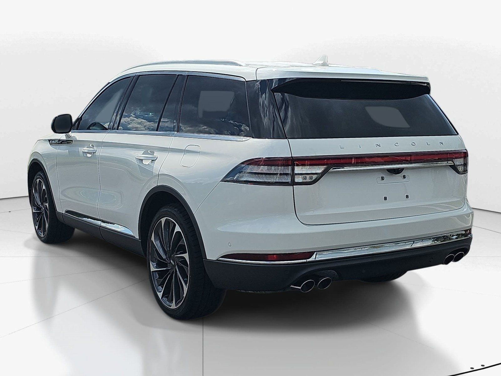 Used 2022 Lincoln Aviator Reserve w/ Equipment Group 201A AWD/4WD image 6