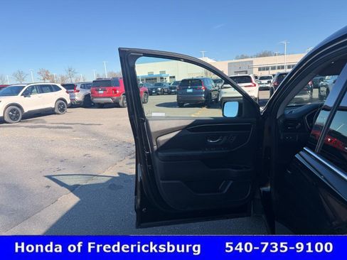 Certified 2025 Honda Pilot Touring image 27