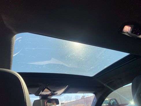 Used 2022 BMW 330i xDrive Sedan w/ Driving Assistance Package image 18