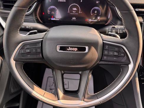Used 2023 Jeep Grand Cherokee L Laredo AWD/4WD image 27