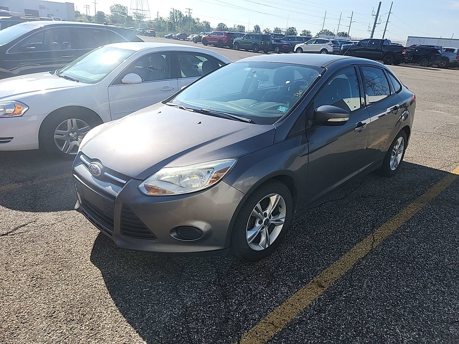 Used 2014 Ford Focus SE w/ SE Winter Package FWD image 1