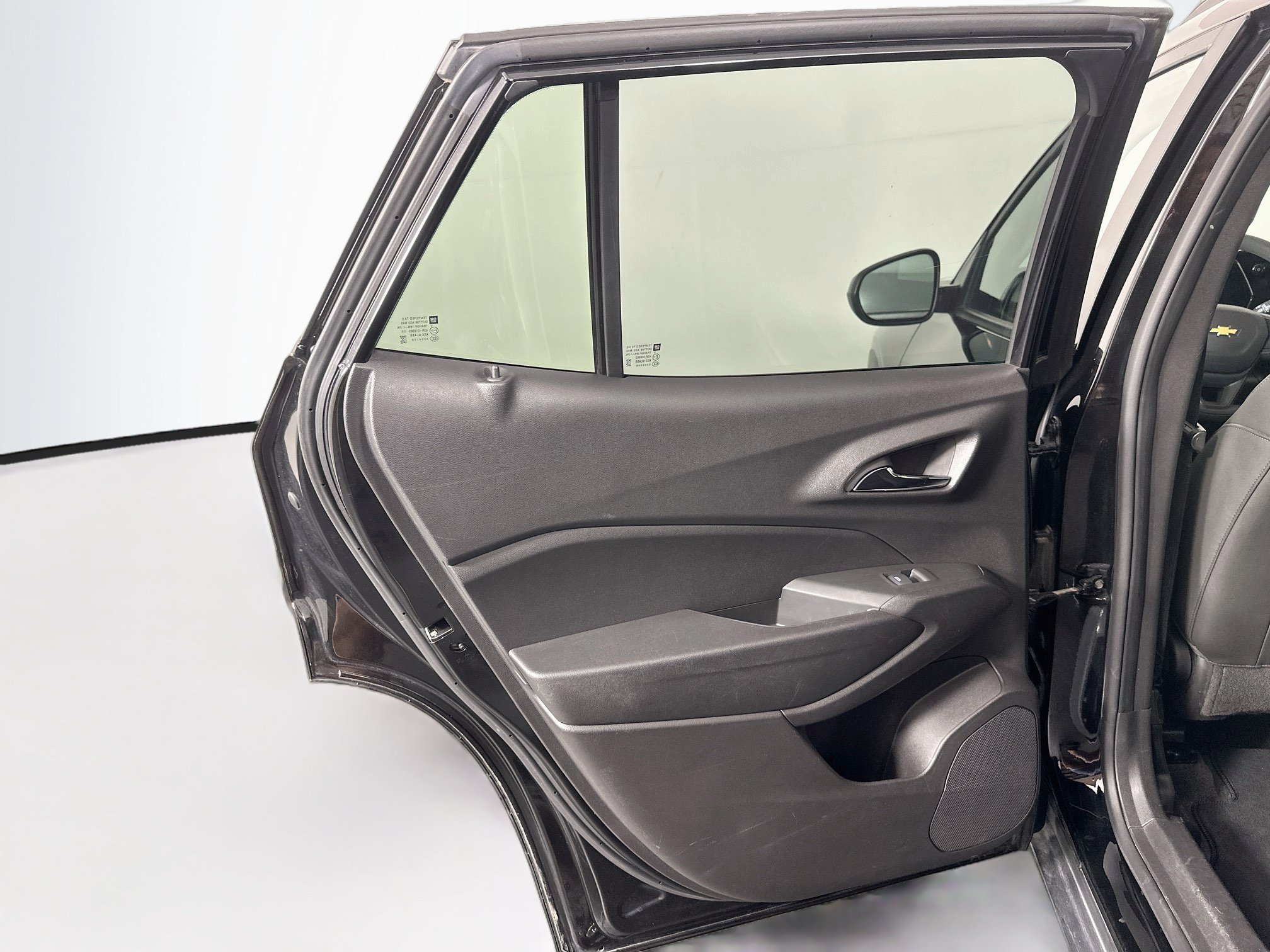Used 2025 Chevrolet Trax LT FWD image 24