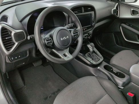 Used 2023 Kia Soul LX w/ LX Technology Package FWD image 2