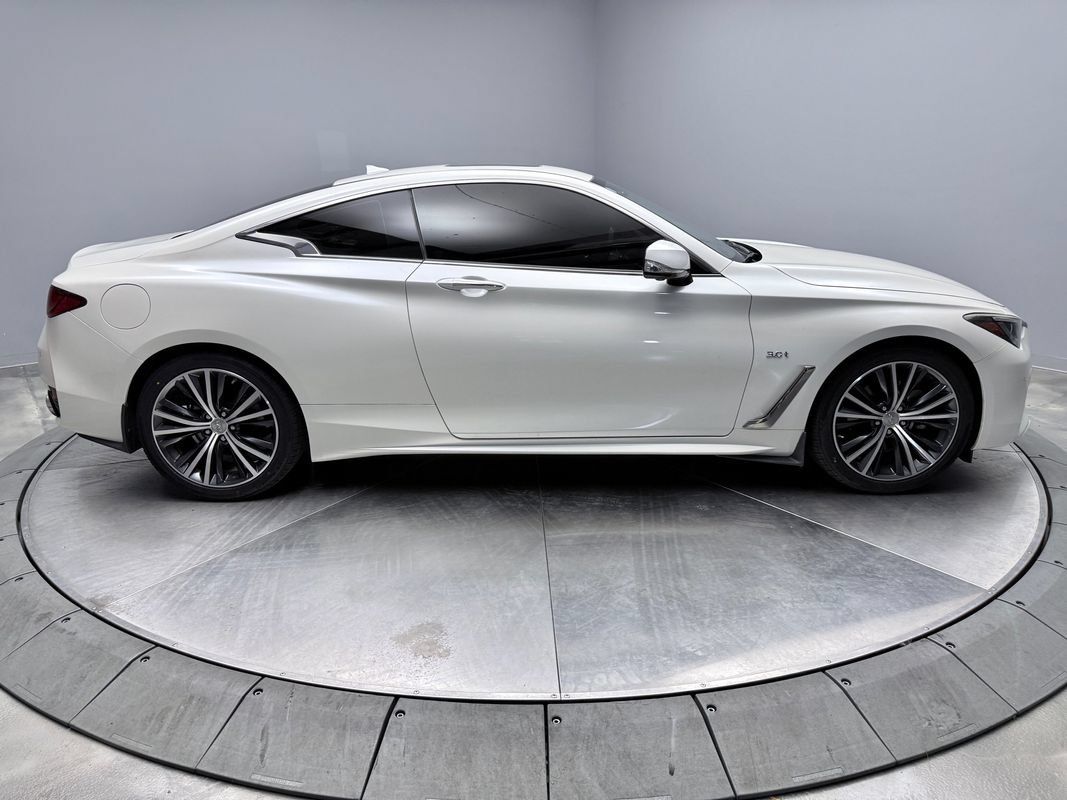 Used 2019 INFINITI Q60 3.0t Luxe w/ Essential Package AWD/4WD image 4