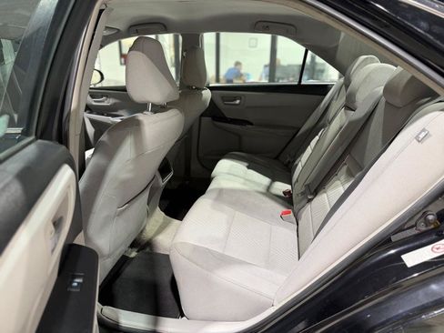 Used 2017 Toyota Camry LE FWD image 12