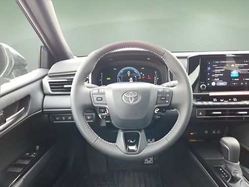 Used 2026 Toyota Camry SE w/ Convenience Package FWD image 12