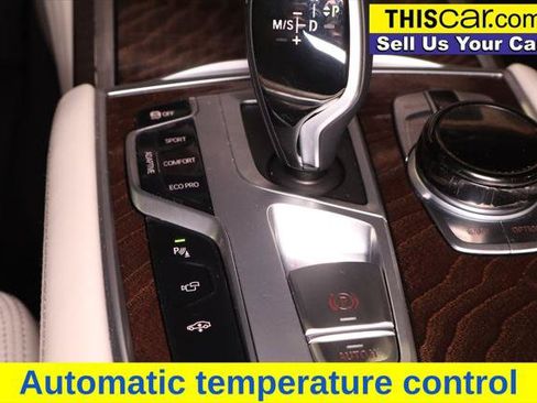Used 2021 BMW 750i xDrive w/ Executive Package AWD/4WD image 21
