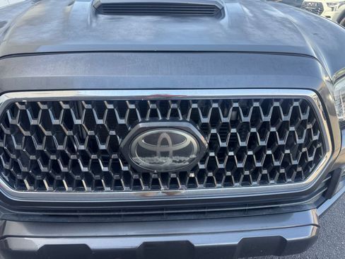 Used 2018 Toyota Tacoma TRD Sport AWD/4WD image 23
