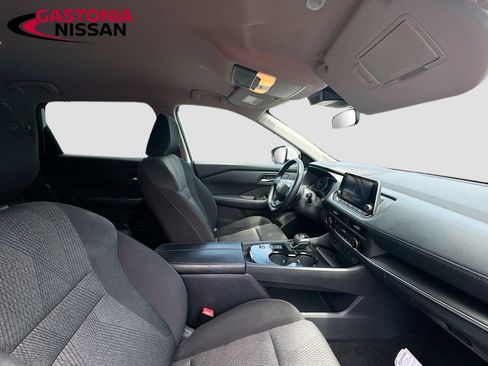 Used 2025 Nissan Rogue SV FWD image 36