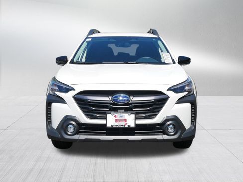 Used 2025 Subaru Outback Premium AWD/4WD image 2