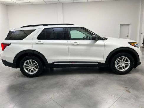Used 2025 Ford Explorer Active RWD image 10