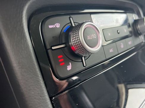 Used 2016 Volkswagen Touareg Sport image 27