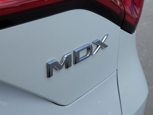 Used 2023 Acura MDX SH-AWD w/ Technology Package image 5
