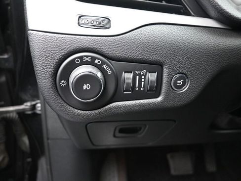 Used 2017 Jeep Cherokee Trailhawk w/ Comfort/Convenience Group AWD/4WD image 12