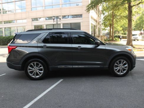 Used 2020 Ford Explorer XLT w/ Equipment Group 202A AWD/4WD image 6