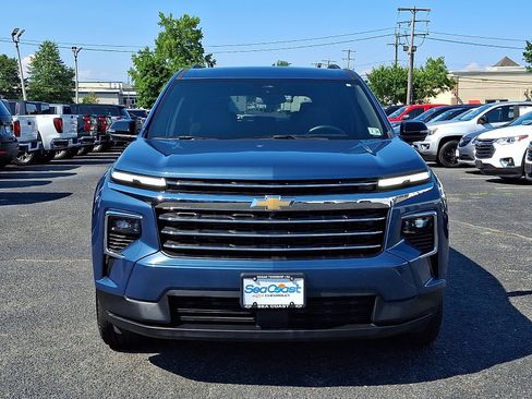 Used 2025 Chevrolet Traverse LT w/ Driver Confidence Package AWD/4WD image 2
