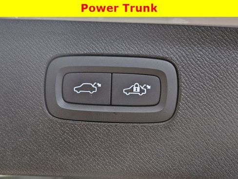 Used 2024 Volvo XC90 T8 Plus w/ Protection Package Premier image 30