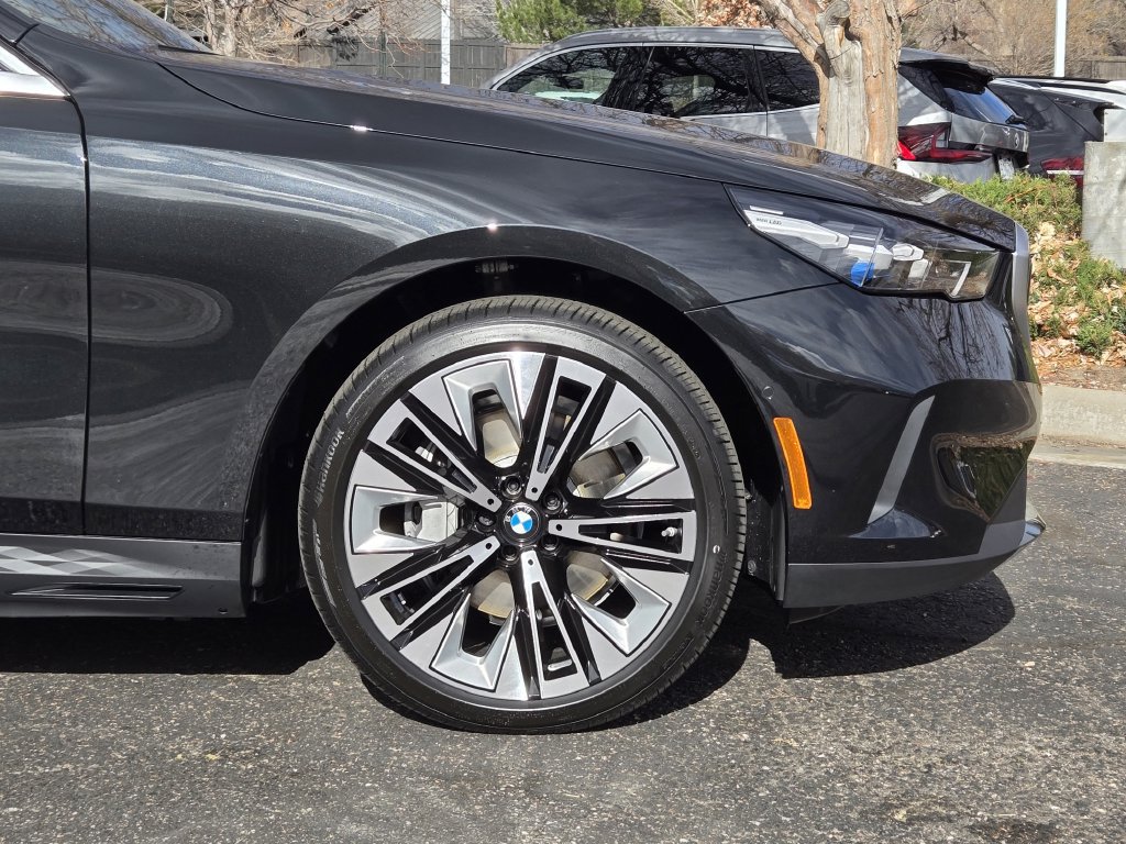 Certified 2026 BMW i5 eDrive40 AWD/4WD image 9