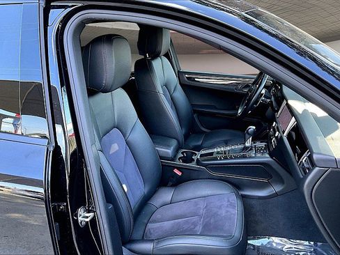 Used 2020 Porsche Macan AWD/4WD image 6