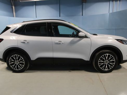 Used 2025 Ford Escape SE w/ Class II Trailer Tow Package image 35