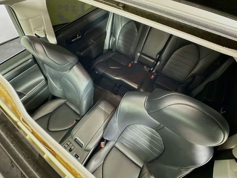 Used 2023 Toyota Highlander XLE FWD image 22