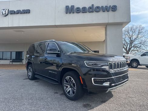 Used 2025 Jeep Wagoneer Series II AWD/4WD image 1