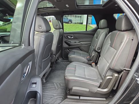 Used 2022 Chevrolet Traverse RS image 11