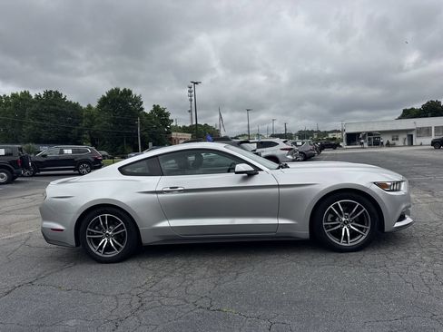 Used 2017 Ford Mustang Premium RWD image 4