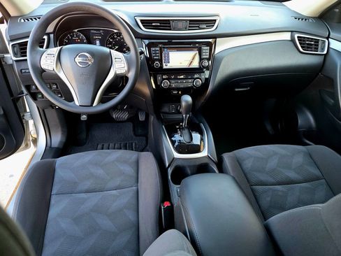 Used 2016 Nissan Rogue SV w/ SV Premium Package image 8