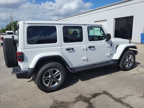 Used 2022 Jeep Wrangler Unlimited Sahara w/ Safety Group image 9