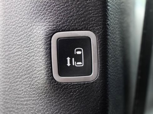 Used 2018 Chrysler Pacifica Touring-L Plus w/ S Appearance Package FWD image 34