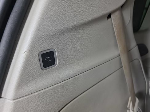 Used 2018 Chrysler Pacifica Limited FWD image 35