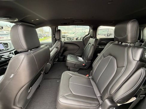 New 2026 Chrysler Voyager LX image 24