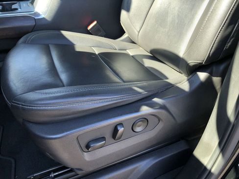 Used 2024 GMC Sierra 2500 SLT w/ SLT Convenience Package image 14