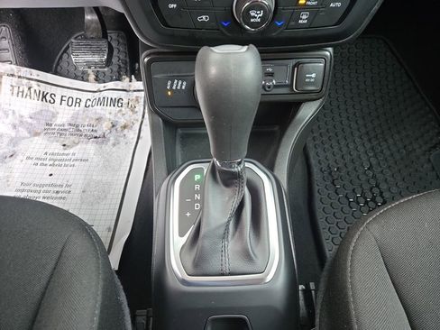 Used 2023 Jeep Renegade Latitude image 24