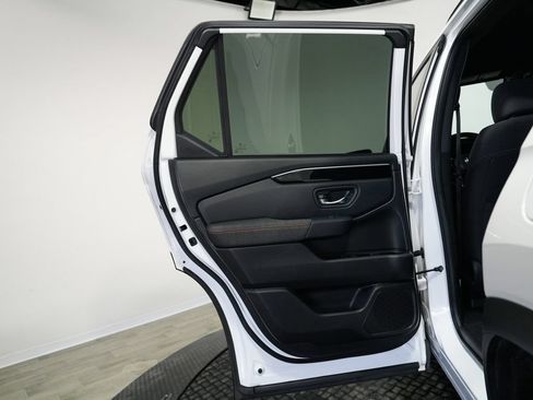 Used 2023 Honda Pilot Sport image 13