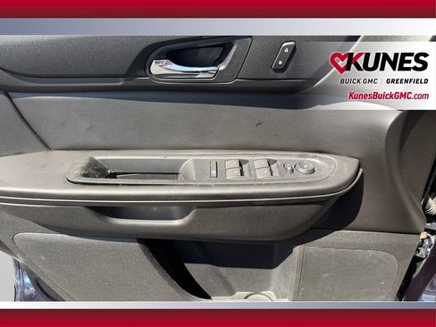 Used 2015 Chevrolet Traverse LT w/ Style and Technology Package FWD image 27