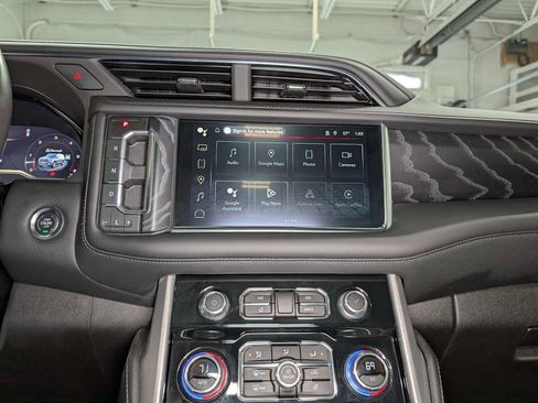 Used 2024 GMC Yukon Denali w/ Advanced Technology Package AWD/4WD image 38