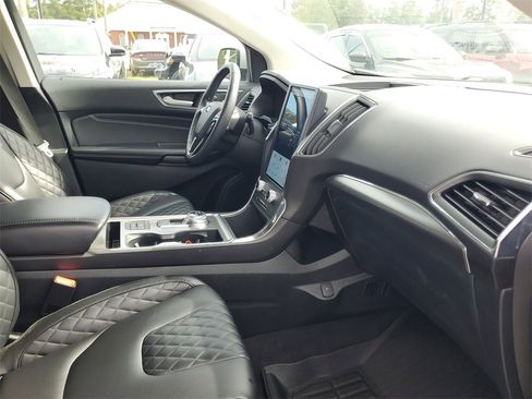 Used 2024 Ford Edge Titanium image 35