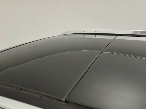 Used 2023 Cadillac XT4 Luxury w/ Cold Weather Package image 10