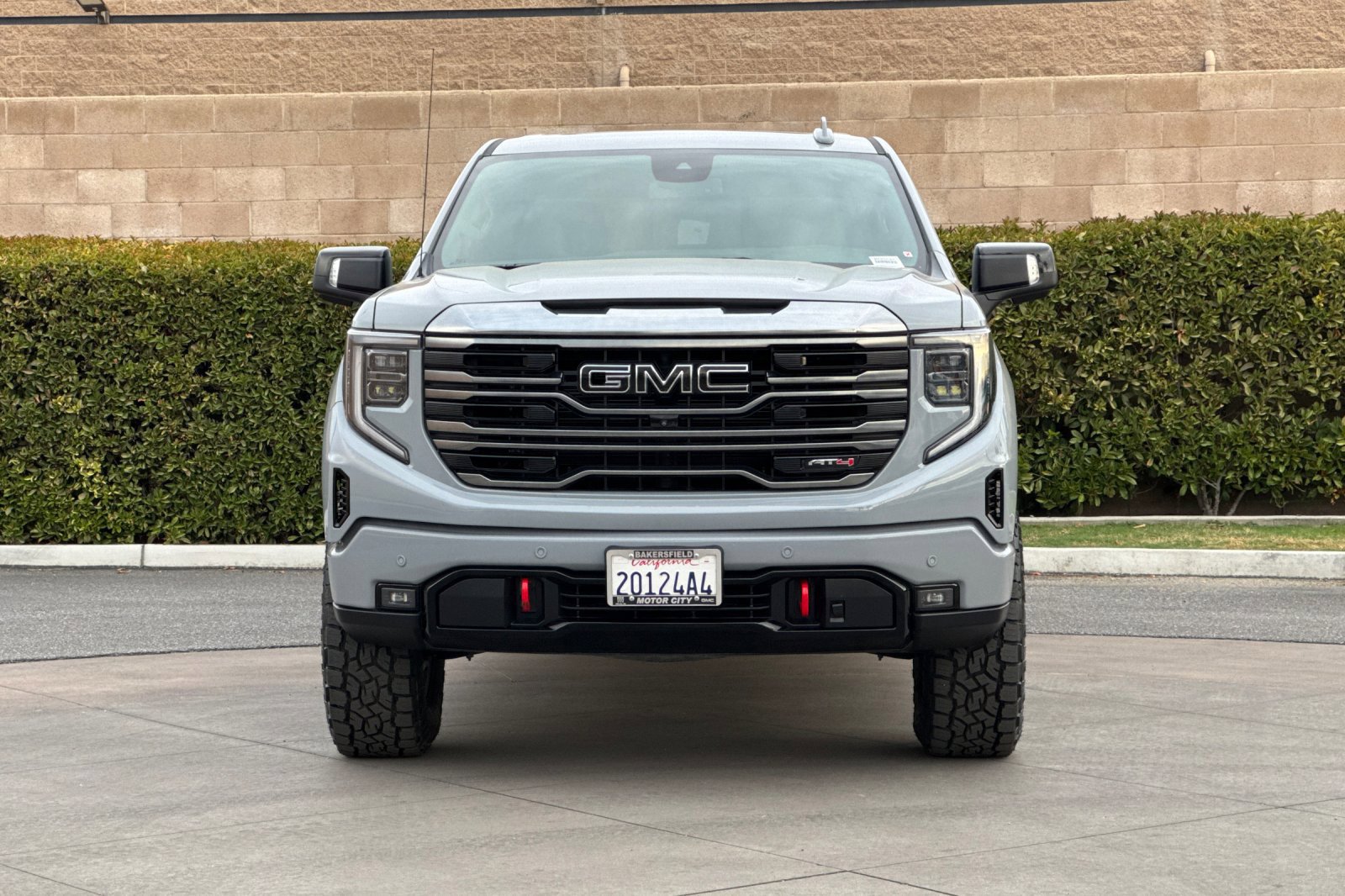 Used 2024 GMC Sierra 1500 AT4 w/ AT4 Premium Package AWD/4WD image 9